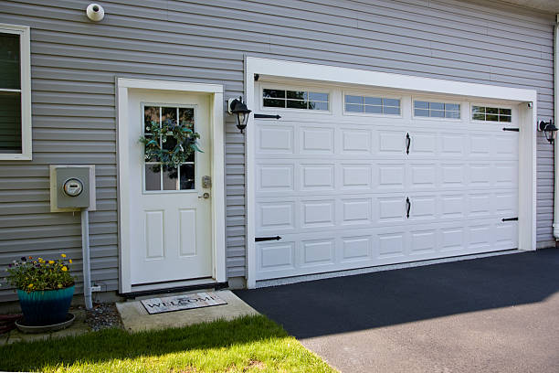 24/7 Emergency Garage Door Panel Replacement experts in Downs, IL
